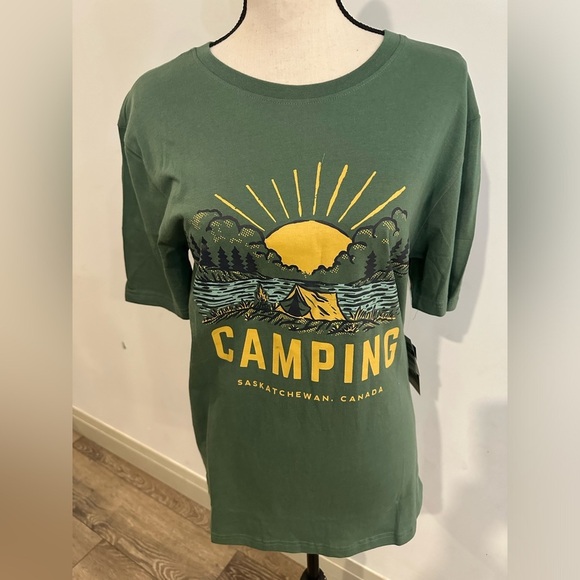 Camping t-shirt graphic Saskatchewan green size medium NWT - Picture 1 of 5